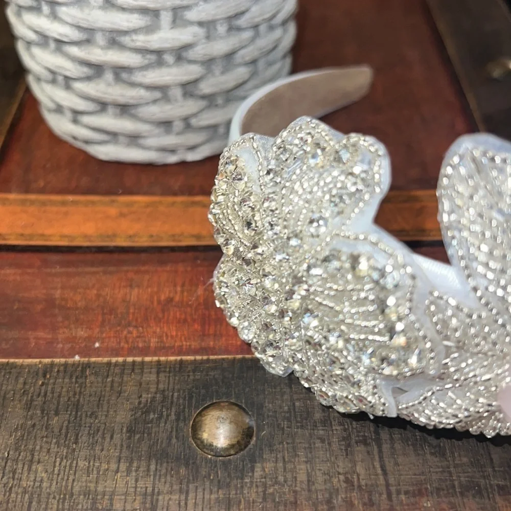 Elegant flower headband